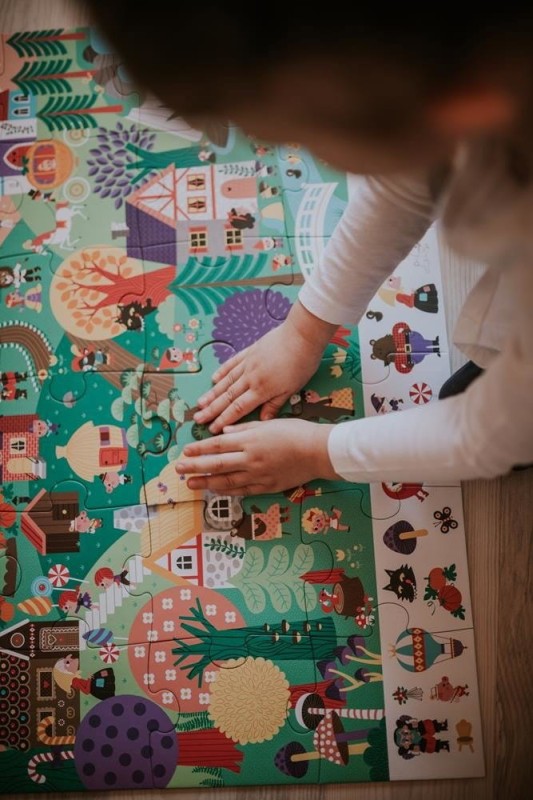 janod-Puzzle-obserwacyjne-w-walizce-Basnie-24-elementy-3-polkabubu-6.jpg
