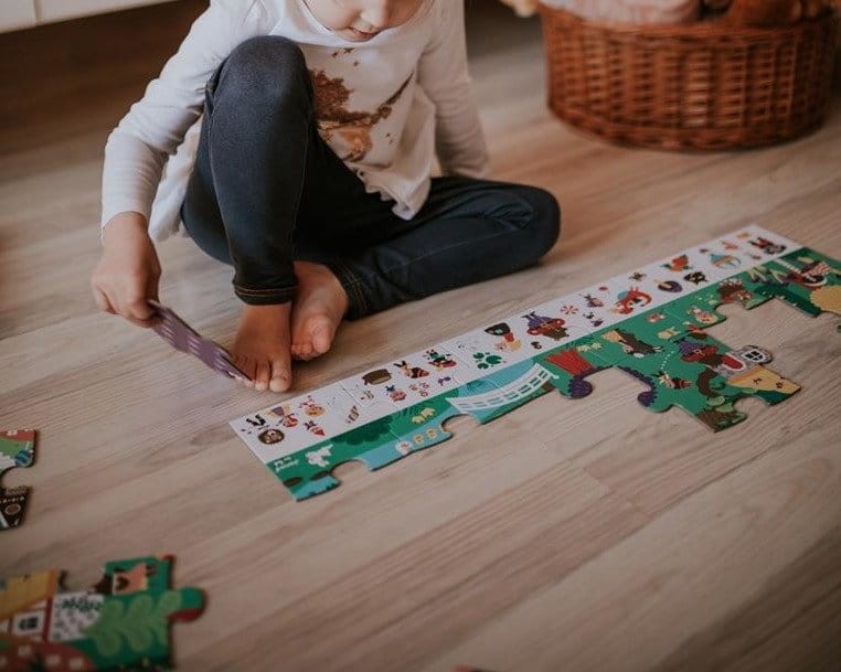 janod-Puzzle-obserwacyjne-w-walizce-Basnie-24-elementy-3-polkabubu-9.jpg