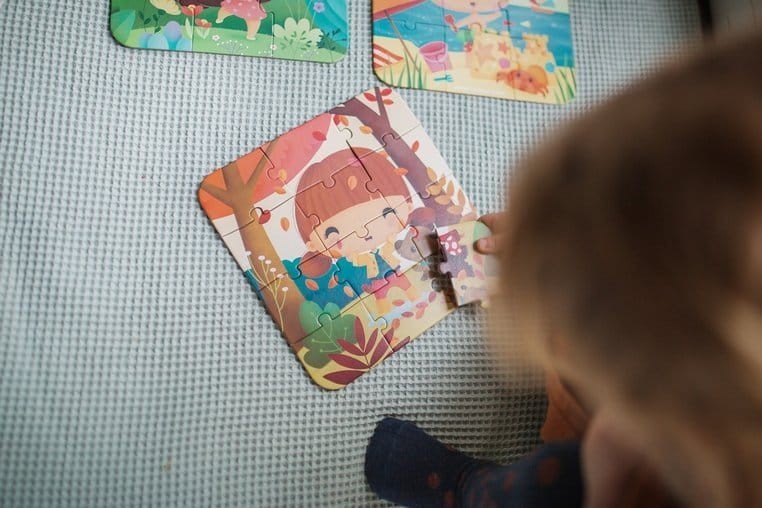 janod-Puzzle-progresywne-w-walizce-Pory-roku-4-ukladanki-6-9-12-i-16-elementow-polkabubu-9.jpg