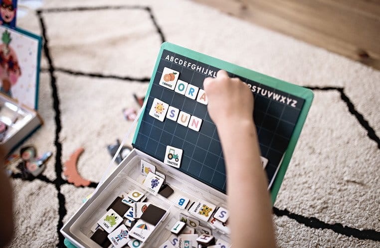 janod-Magnetyczna-ukladanka-Alfabet-Magnetibook-polkabubu-8.jpg
