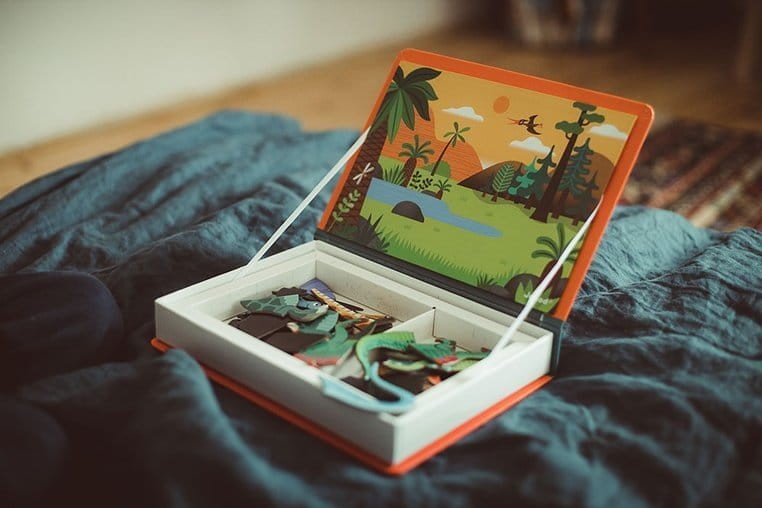 janod-Magnetyczna-ukladanka-Dinozaury-Magnetibook-polkabubu-12.jpg