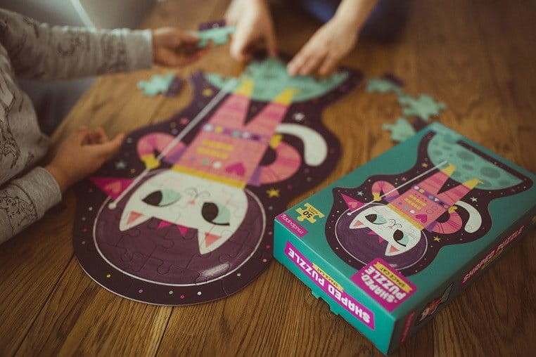 Mudpuppy-Puzzle-konturowe-Kotka-w-kosmosie-polkabubu-6.jpg