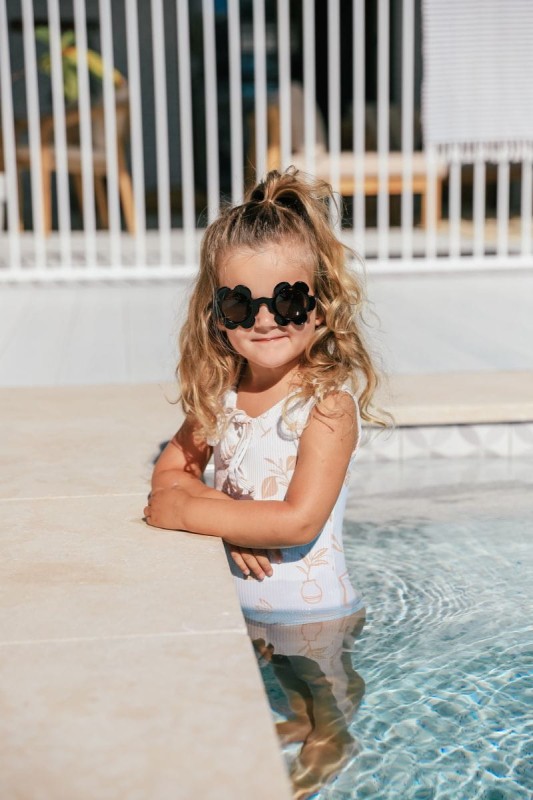 elle-porte-okulary-bellis liquorice-polkabubu-2.jpg