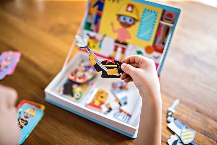 janod-Magnetyczna-ukladanka-Kostiumy-Chlopiec-Magnetibook-polkabubu-11.jpg