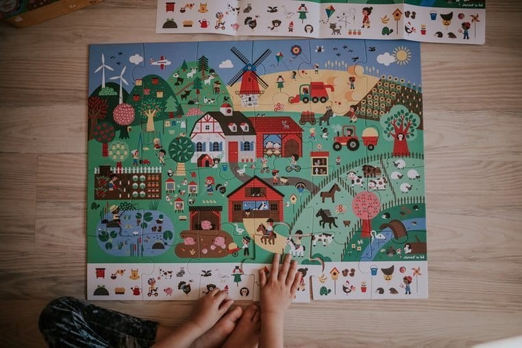 janod-Puzzle-obserwacyjne-w-walizce-Farma-polkabubu-9.jpg