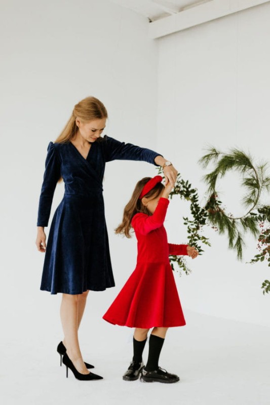 byKrawcowa-sukienka-NOELA-VELVET-NAVY-BLUE-polkabubu-3.jpg