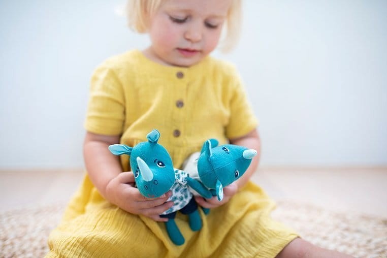 LILLIPUTIENS-Mini-przytulanki-rodzina-nosorozcow-z-rozkladana-mata-Nosorozec-Marius-polkabubu-15.jpg
