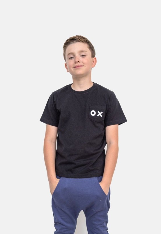 ox-kolko-i-krzyzyk-sklep-tshirt_czarny_model-polkabubu-1.jpg