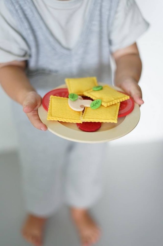 janod-Filcowy-zestaw-makaronow-i-akcesoria-do-przyrzadzania-wloskiej-pasty-polkabubu-18.jpg