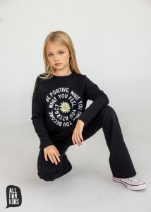 Bluza CZARNA z kwiatkiem BE POSITIVE.