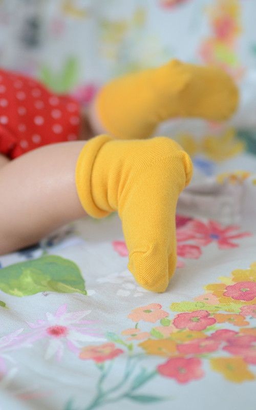 lamama-skarpetki-newborn-organiczne-zolte-polkabubu-1.jpg