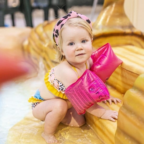 The-Swim-Essentials-Rekawki-do-plywania-0-2-lat-Neonowy-roz-polkabubu-1.jpg