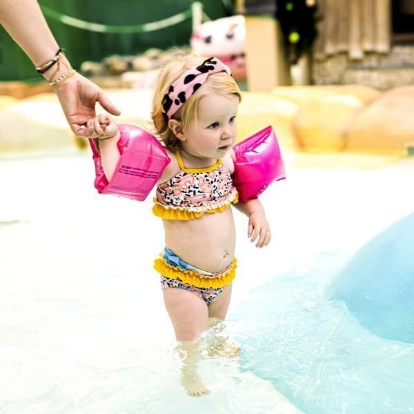 The-Swim-Essentials-Rekawki-do-plywania-0-2-lat-Neonowy-roz-polkabubu-2.jpg