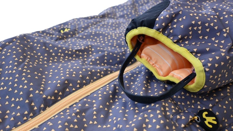 kombinezon-zimowy-ducksday-packshots-snowsuit-toddler-puck-detachable foot stirrups.jpg