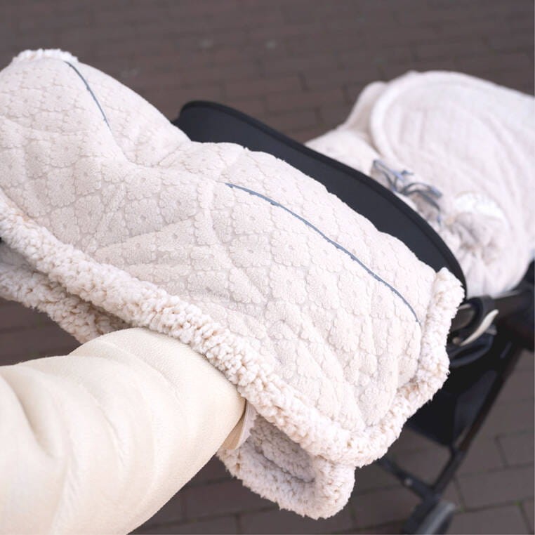 Lodger-Polarowa-mufka-do-wozka-jasnobezowa-Fleece-Birch-polkabubu-1.jpg
