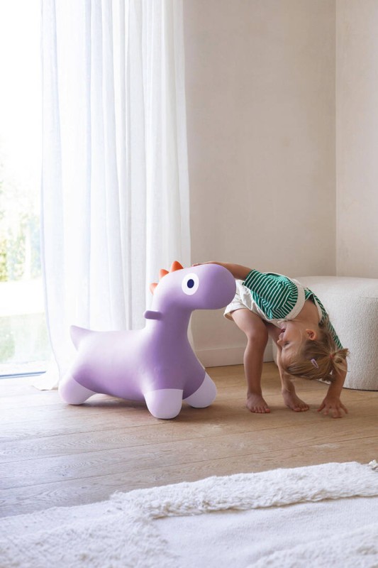 QUUT-Skoczek-Hoppi-Dino-Lavender-polkabubu-5.jpg