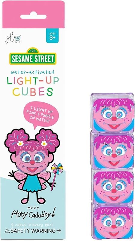 Glo-Pals-Kostki-sensoryczne-swiecace-w-wodzie-Abby-Ulica-Sezamkowa-polkabubu-1.jpg