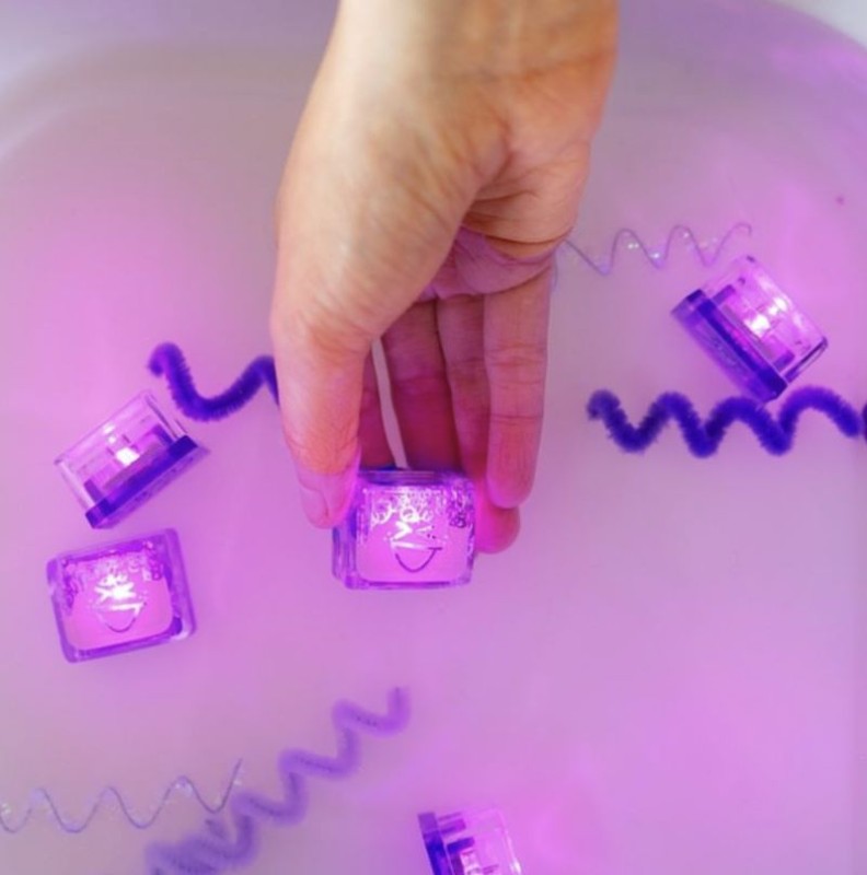 glo-pals-4-kostki-sensoryczne-lumi-fioletowe-polkabubu-5.jpg