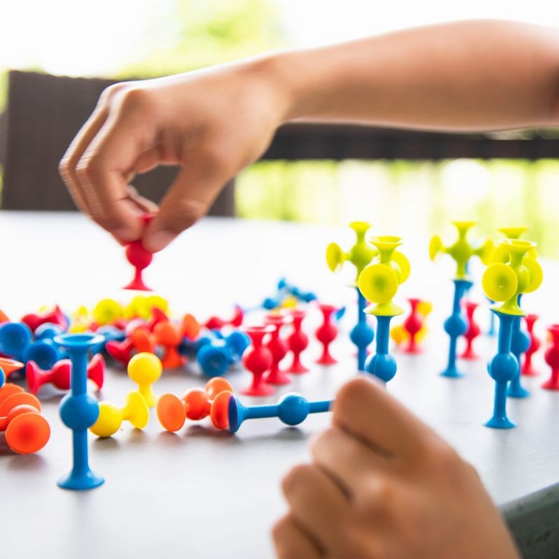 fat-brain-toy-mini-przyssawki-squigz-polkabubu-16.jpg