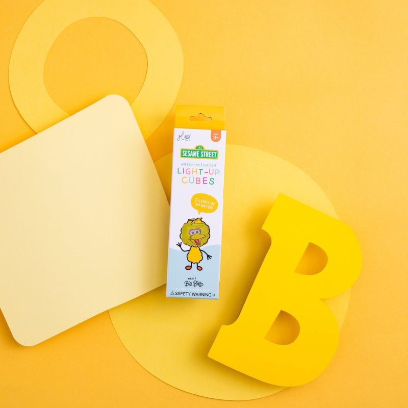 Glo-Pals-Kostki-sensoryczne-swiecace-w-wodzie-Wielki-Ptak-Ulica-Sezamkowa-polkabubu-2.jpg