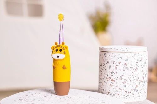innogio-szczoteczka-zyrafa-zolta-polkabubu-2.jpg