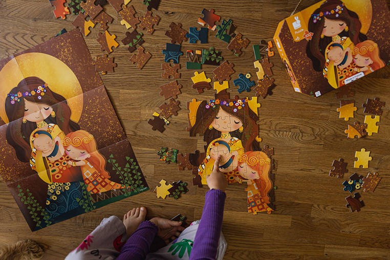 janod-Puzzle-w-walizce-Obraz-inspirowany-tworczoscia-Klimta-polkabubu-4.jpg