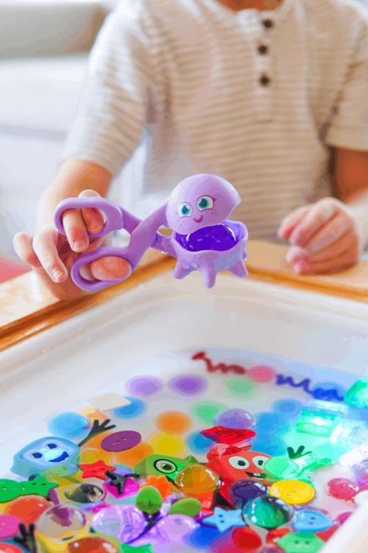 Glo-Pals-Zestaw-zabawek-Glo-Pals-5w1-rozwijajacych-motoryke-mala-polkabubu-8.jpg