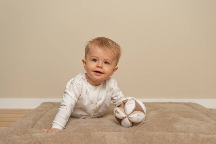 Little-Dutch-Pileczka-sensoryczna-Baby-bunny-LD8853-polkabubu-5.jpg