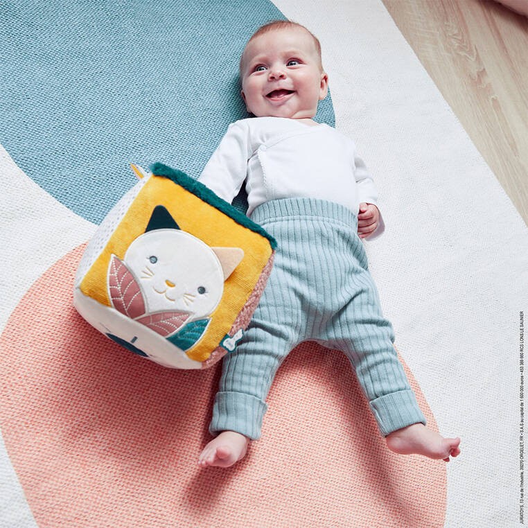 Kaloo-Miekka-kostka-sensoryczna-Stimuli-polkabubu-2.jpg