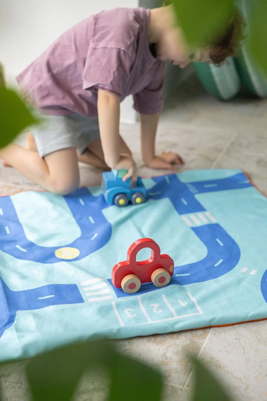 QUUT-Dwustronny-recznik-plazowy-PlayTowels-M-140-x-70cm-Road-polkabubu-7.jpg