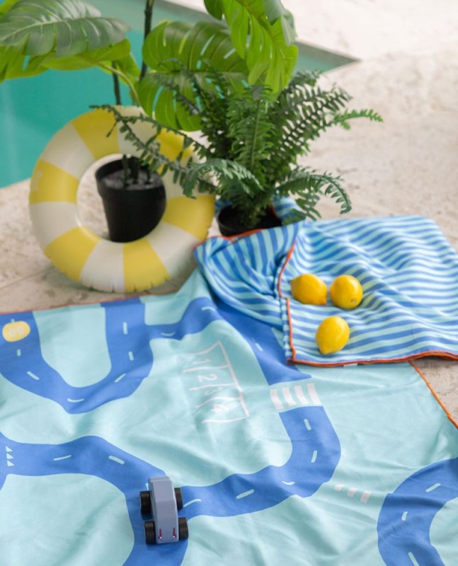 174141-5425031174141-QUUT-Dwustronny-ręcznik-plażowy-PlayTowels-L-180-100-cm-Road- (7).jpg