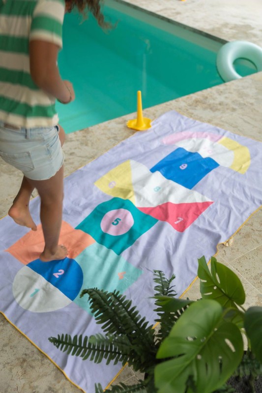 174165-5425031174165-QUUT-Dwustronny-ręcznik-plażowy-PlayTowels-L-180-100-cm-Hopscotch- (10).jpg