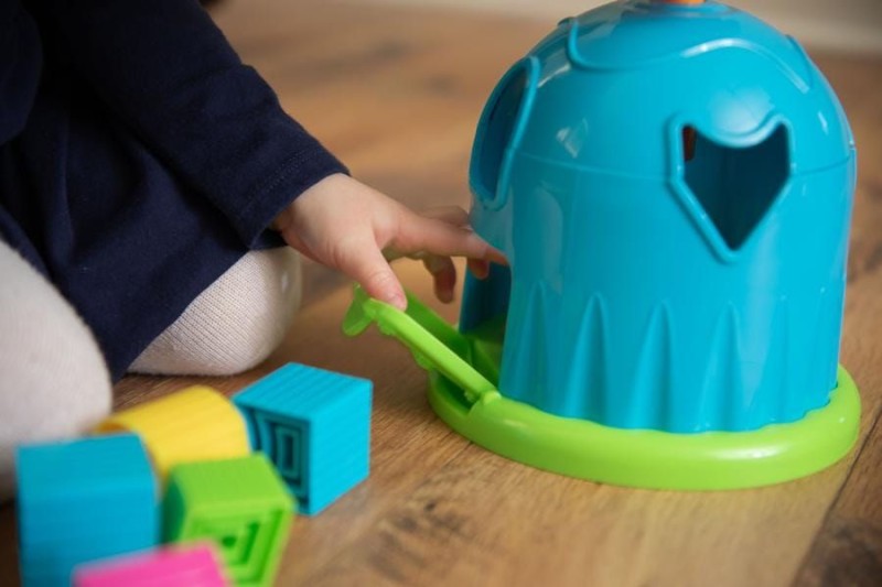 fat-brain-toys-shape-factory-polkabubu-13.jpg