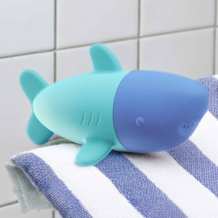 QUUT-Silikonowa-zabawka-do-kapieli-Squeezi-Shark-polkabubu-2.jpg