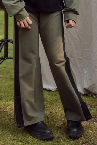Spodnie dzwony KHAKI z lampasami