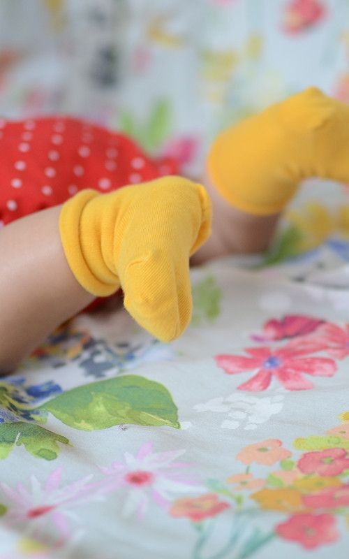 lamama-skarpetki-newborn-organiczne-zolte-polkabubu-2.jpg